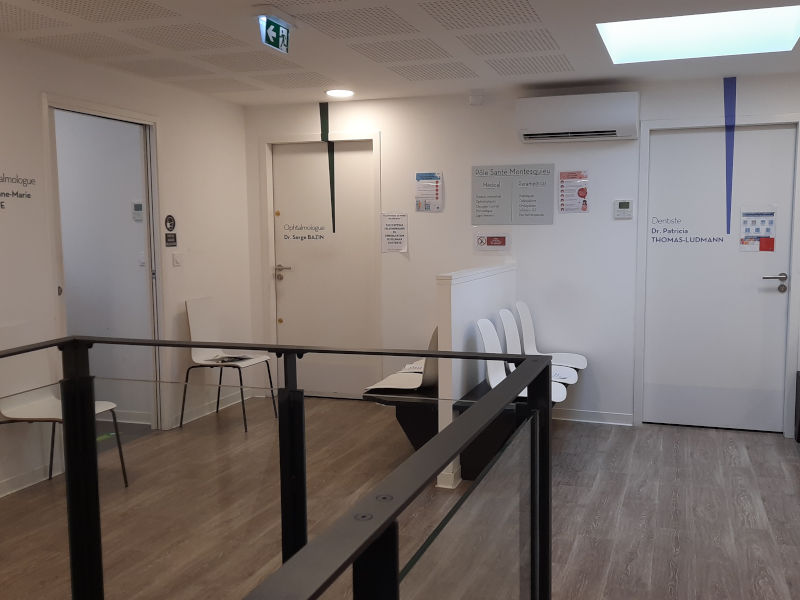 Salle d'attente, à l'étage